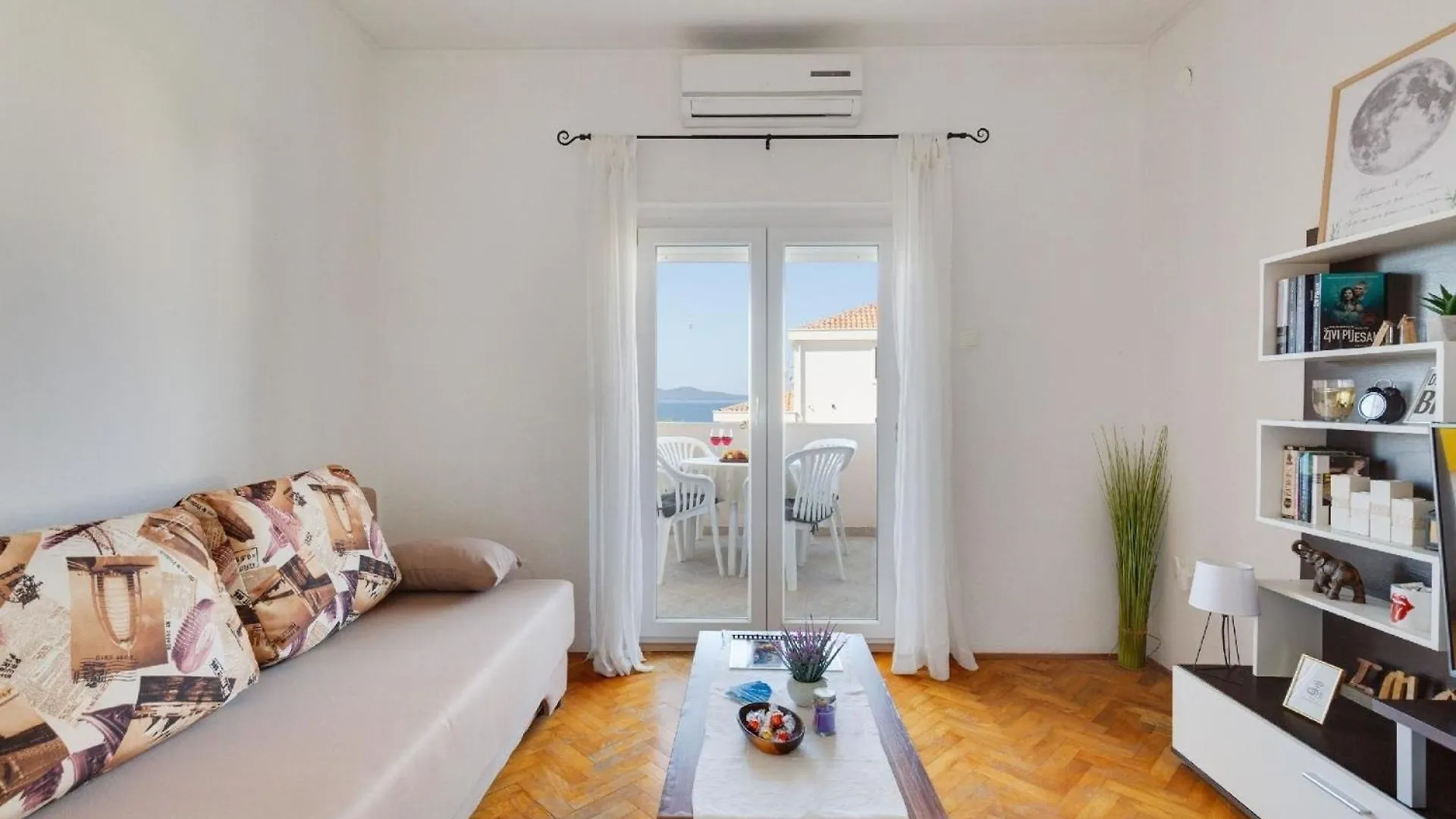 Apartman Geraeumige Ferienwohnung Im Erdgeschoss Mit Meerblick Vom Privaten Balkon