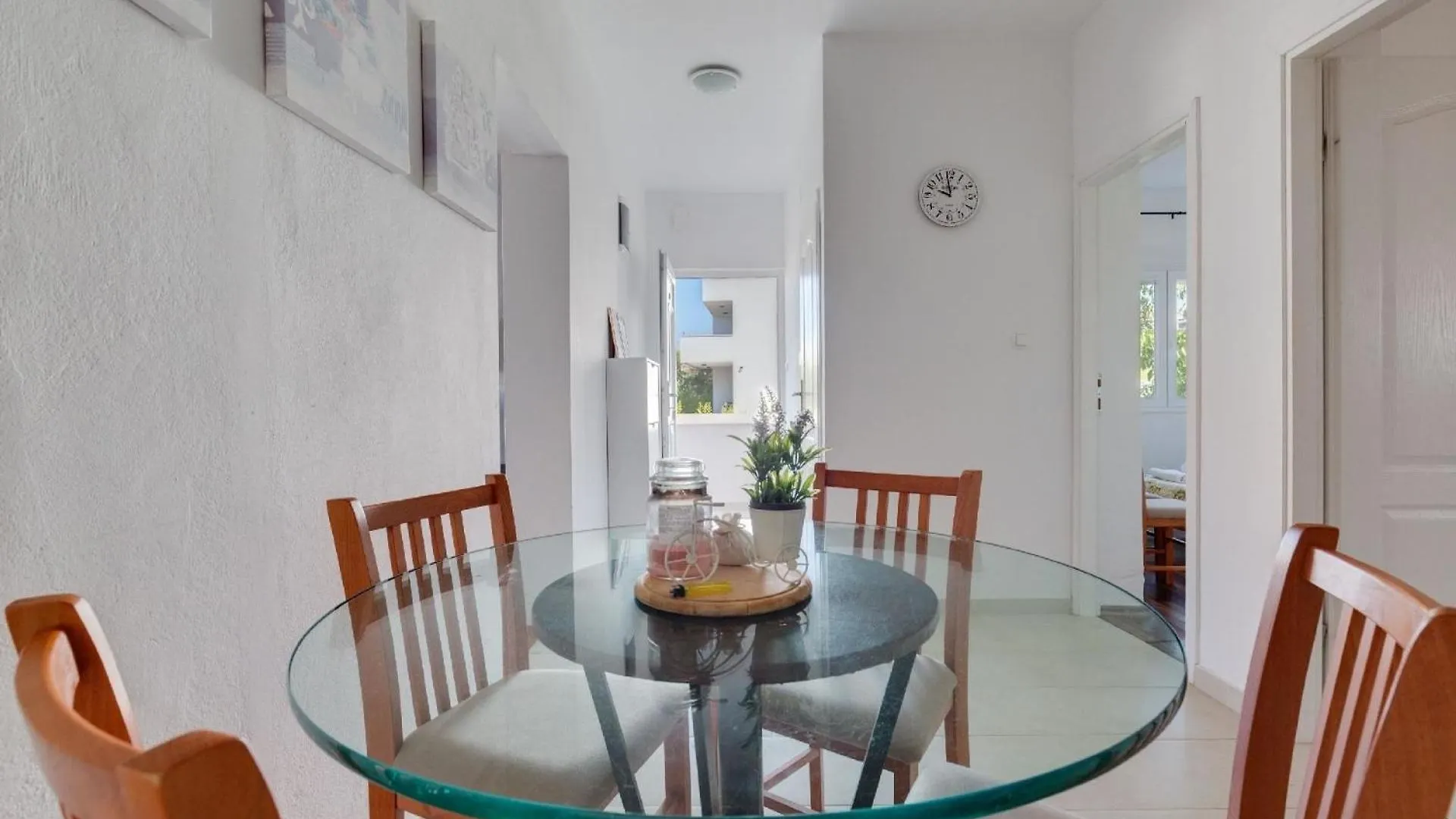 Geraeumige Ferienwohnung Im Erdgeschoss Mit Meerblick Vom Privaten Balkon Apartman