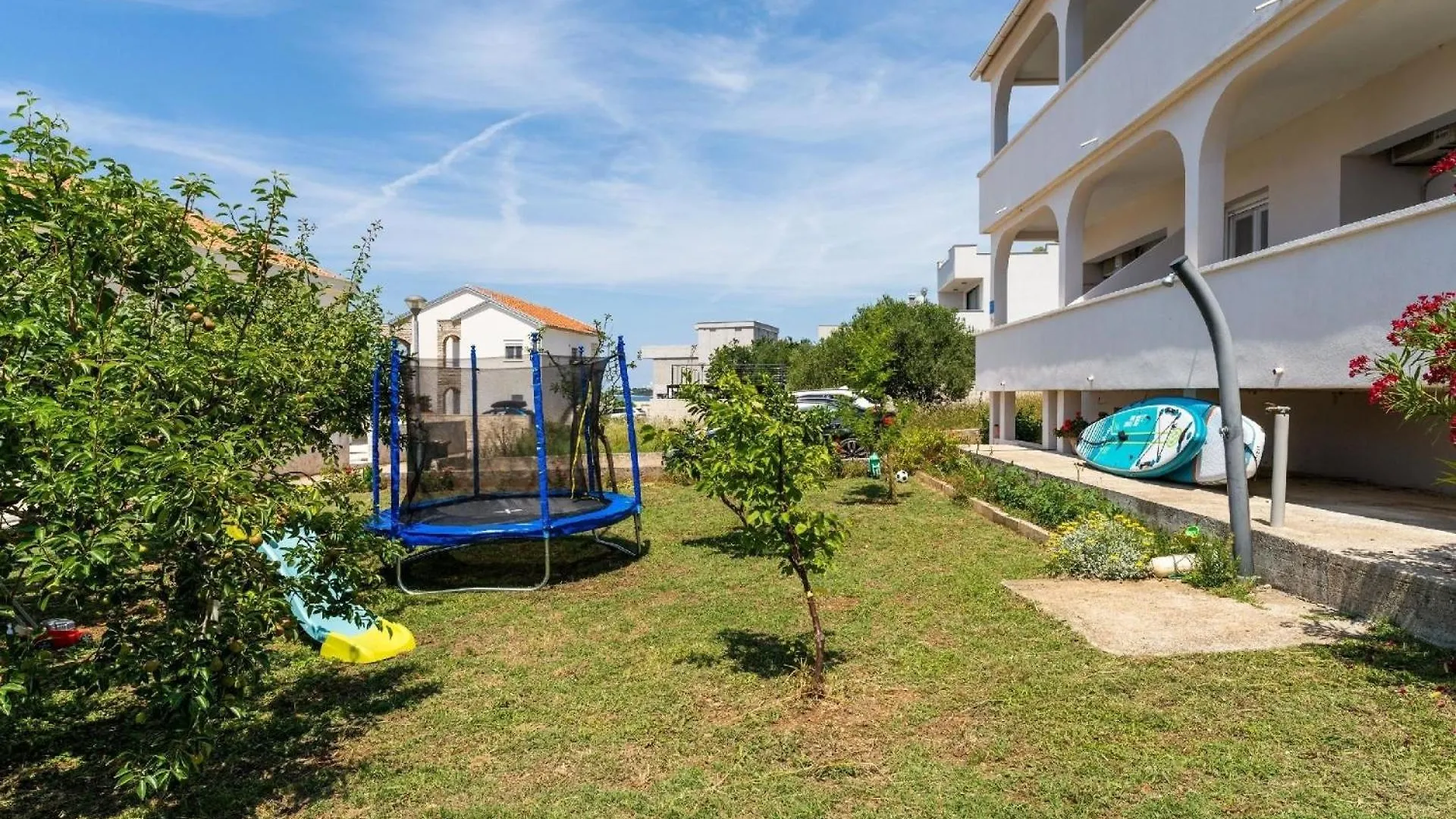 Geraeumige Ferienwohnung Im Erdgeschoss Mit Meerblick Vom Privaten Balkon Apartman